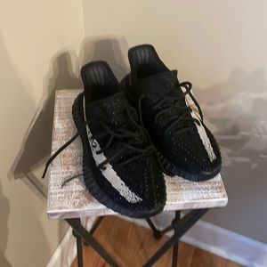 Yeezy 350v2 Oreo size men 7 No box used